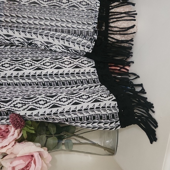 Kimono Fringe detailed Hem size Medium Petite Bohemian Cottagecore Coverup - Picture 5 of 10